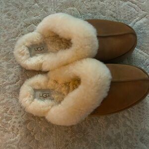 BRAND NEW UGG SLIPPERS cute for fall or winter. Never worn before.